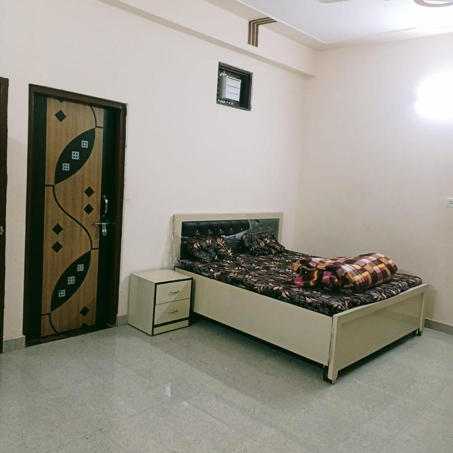 Radha Bhavan Vrindāvan Extérieur photo