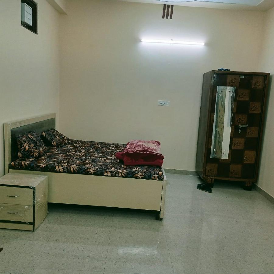 Radha Bhavan Vrindāvan Extérieur photo