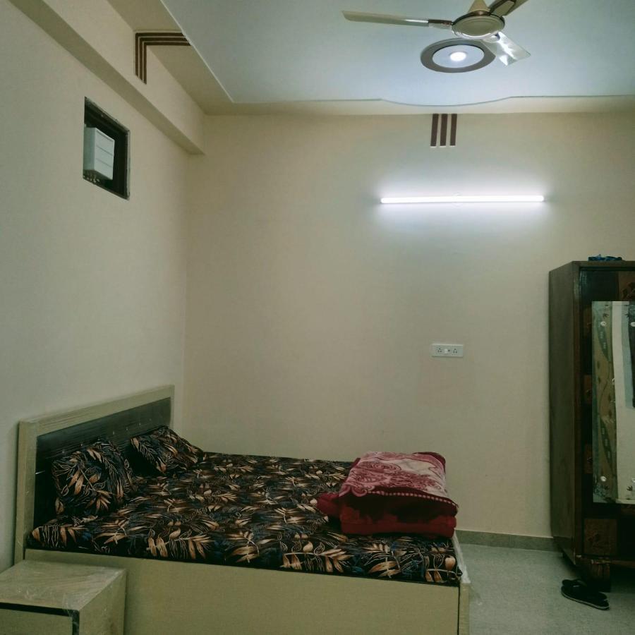 Radha Bhavan Vrindāvan Extérieur photo
